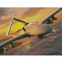 Алмазная картина Байрактар среди облаков Strateg 30х40 см HX494